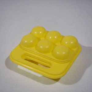 boite-a-oeuf-plastique-jaune-annees-70