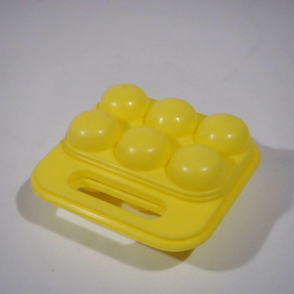 boite-a-oeuf-plastique-jaune-annees-70