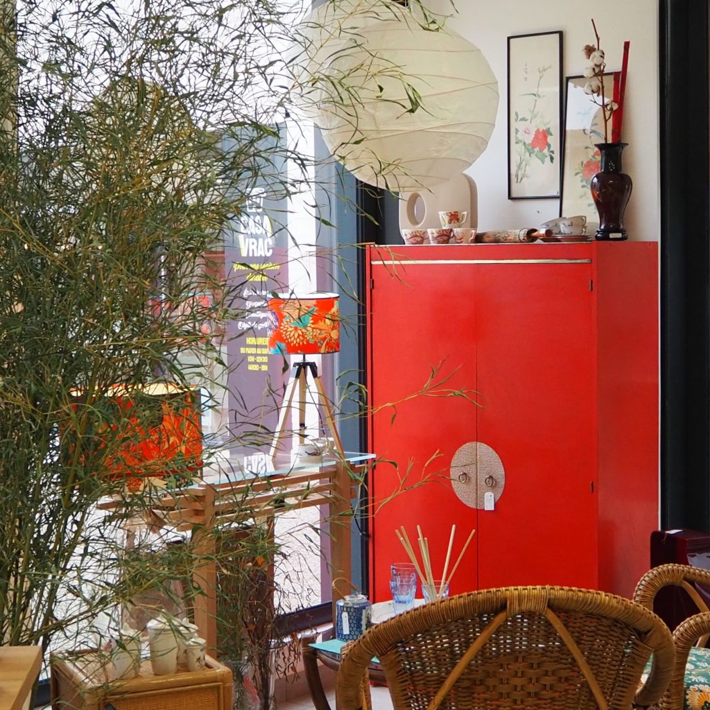 vitrine-ambiance-asie-chez-les-filles-d-alfred
