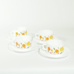 lot-4-tasses-arcopal-petit-dejeuner-decor-fleurs-jaunes-oranges