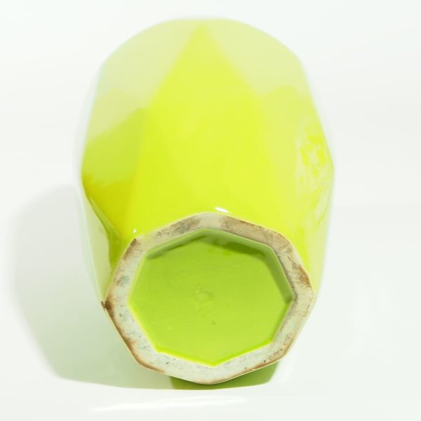 vase-ceramique-vert-pomme-vue-dessous