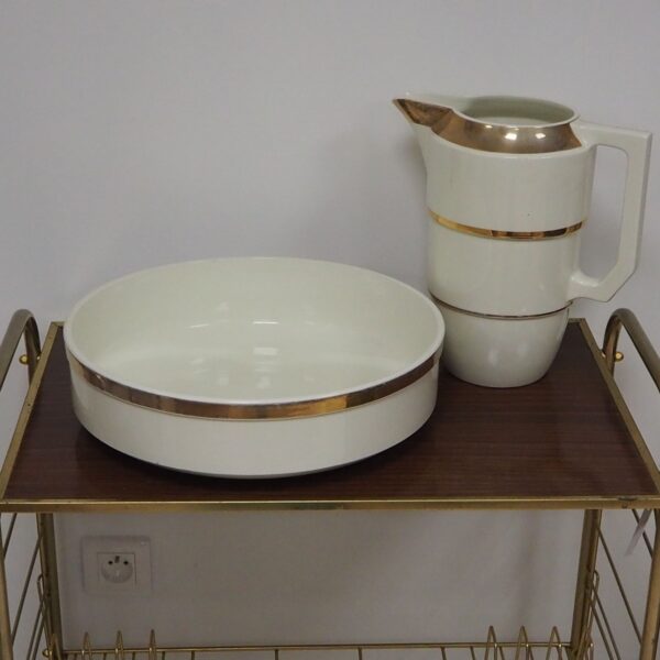 Bassine-et-broc-toilettes-en-faience-ivoir-et-dore-art-deco-marque-HBCM