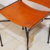 CHAISE METAL NOIR CUIR COGNAC N'KUKU ASSISE-VUE DE PRES