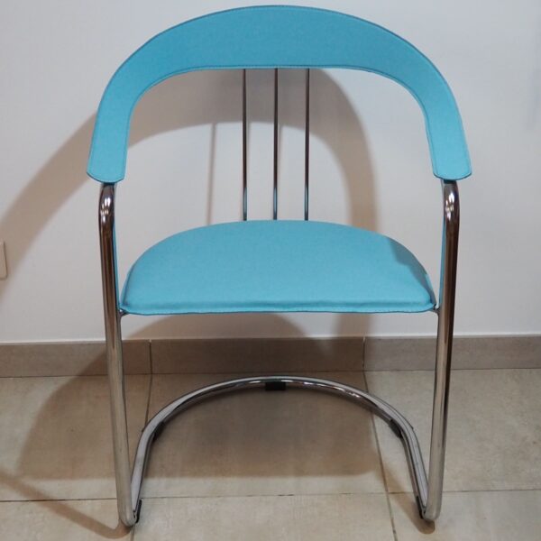 fauteuil métal chromé assise cuir bleu ciel années 70