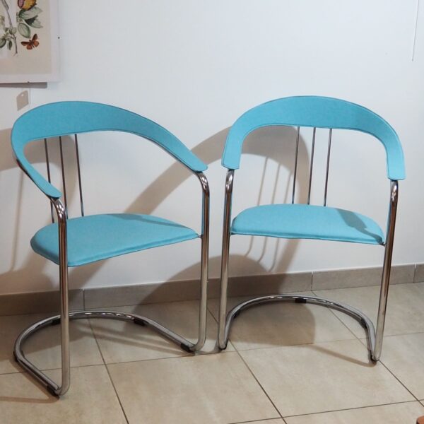 fauteuils métal chromé assise cuir bleu ciel années 70