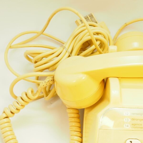 téléphone vintage beige cadran à touches + fils prise et écouteur