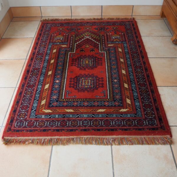 tapis en laine décors orientaux couleurs rouge orange